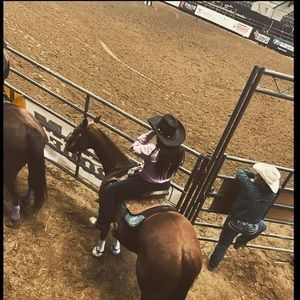 Meet your Posher, Nicole